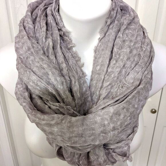 NWOT Collection Eighteen Silvery Grey Lightweight Infinity Scarf - Picture 2 of 10